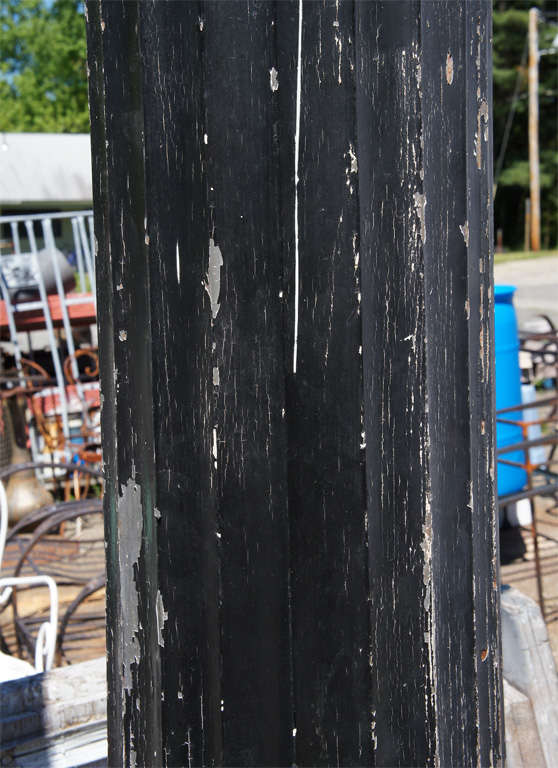 Zwei antike geriffelte Säulen, Paar im Zustand „Gut“ im Angebot in Sheffield, MA