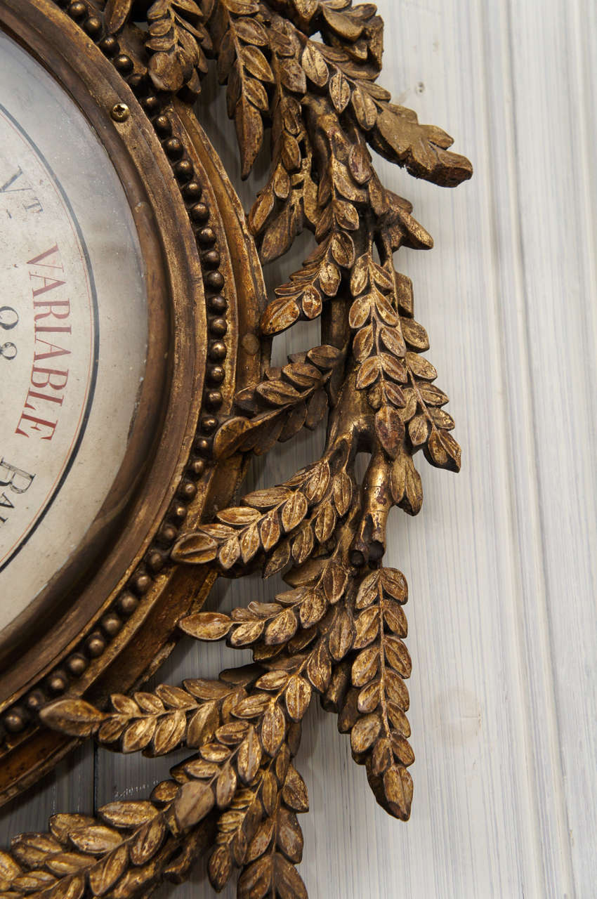 Baromètre en bois doré français du XVIIIe siècle en vente 1