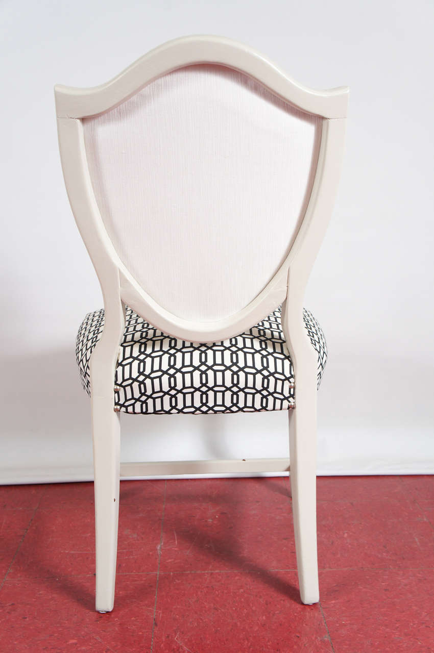 Stühle im Adams-Stil mit Schilfrohrrücken (Stoff)