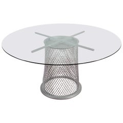 Tavolo da pranzo "scultoreo" con base a piedistallo in metallo