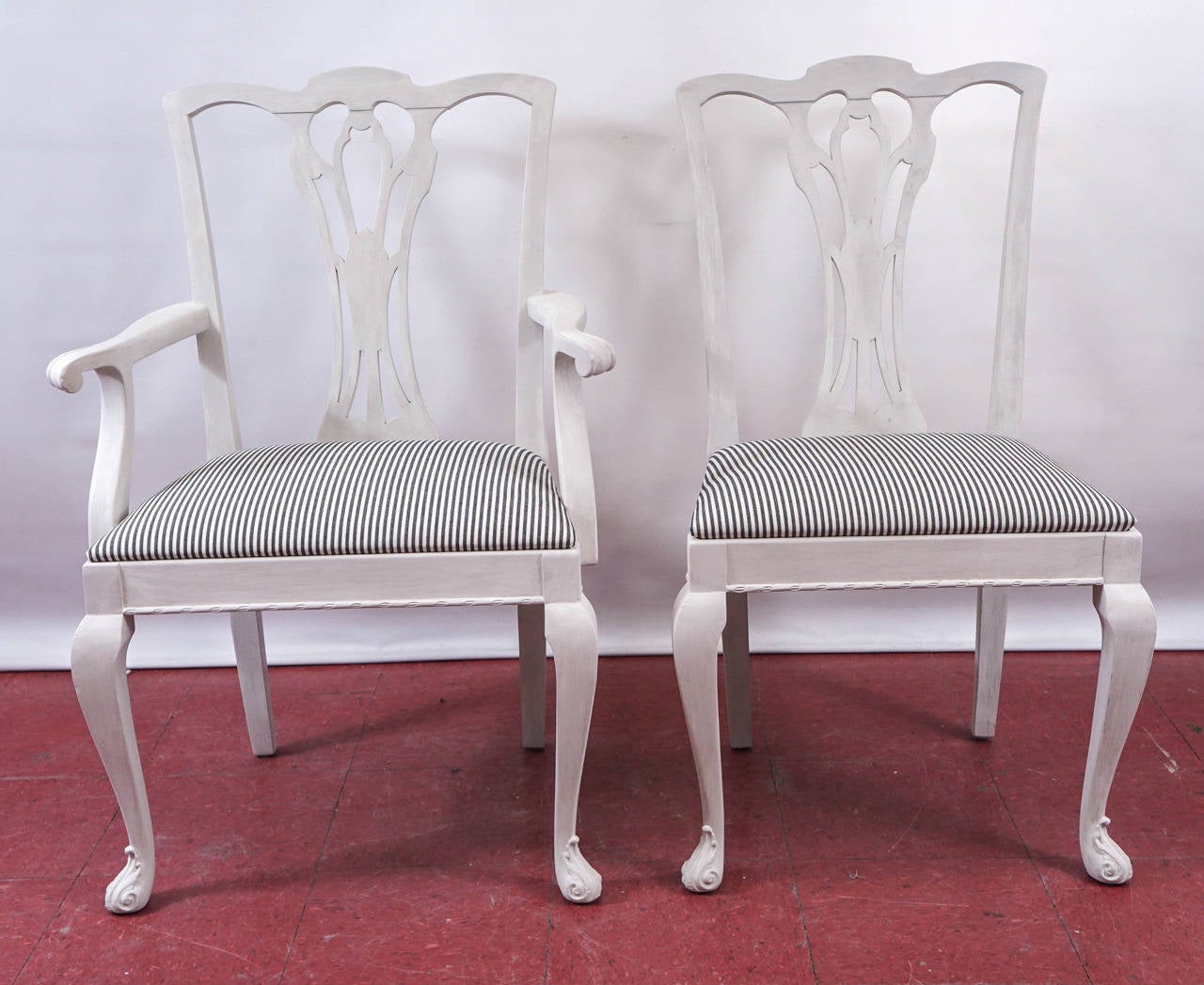 Américain Six chaises de salle à manger peintes de style Chippendale en vente