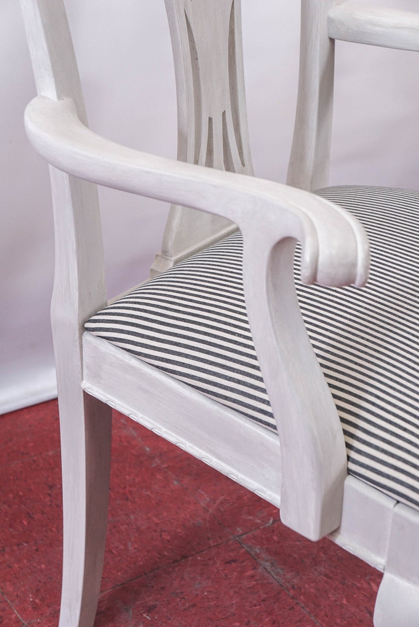 Six chaises de salle à manger peintes de style Chippendale en vente 3
