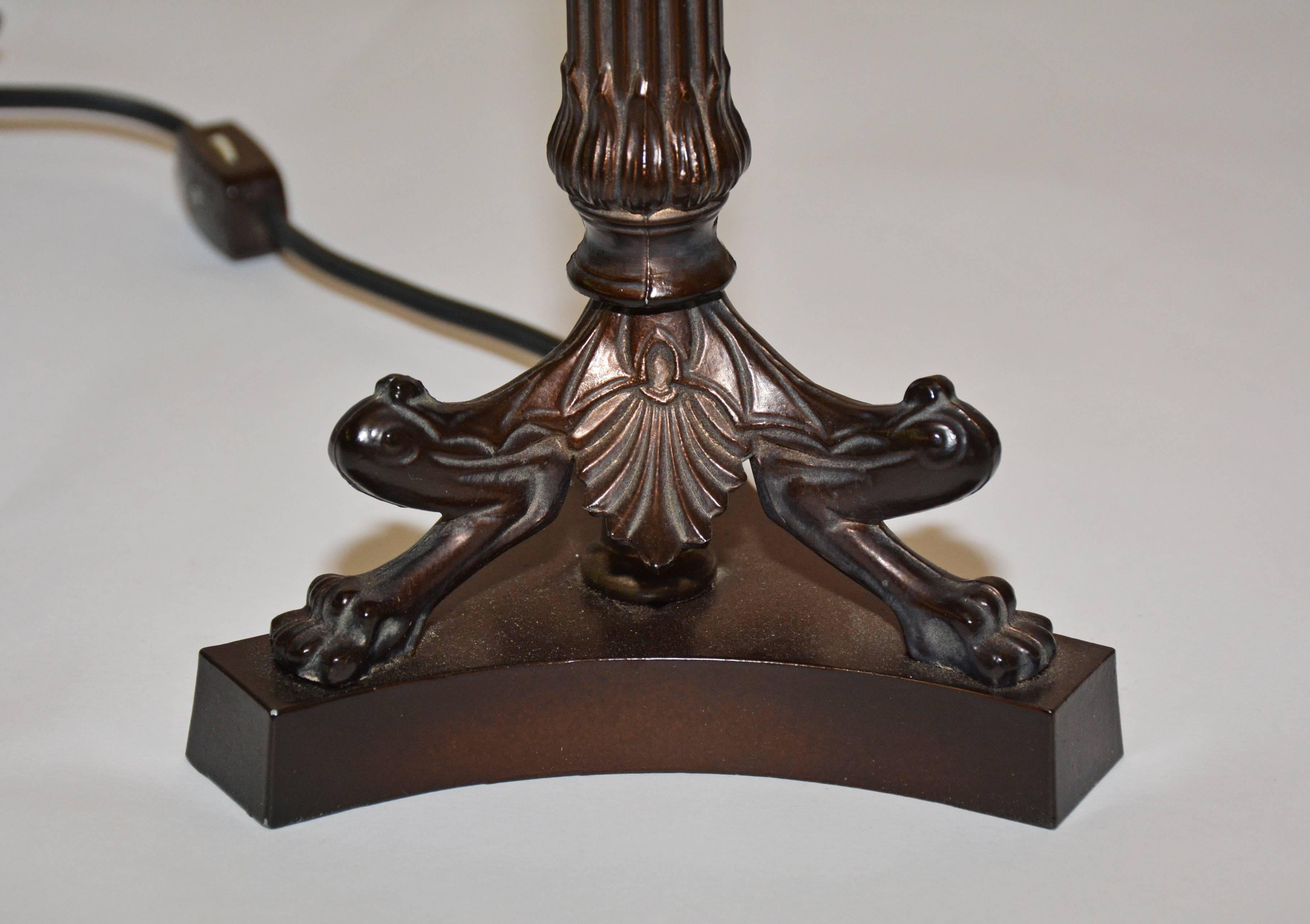 Paire de lampes de table classiques de style romain en bronze Bon état - En vente à Sheffield, MA