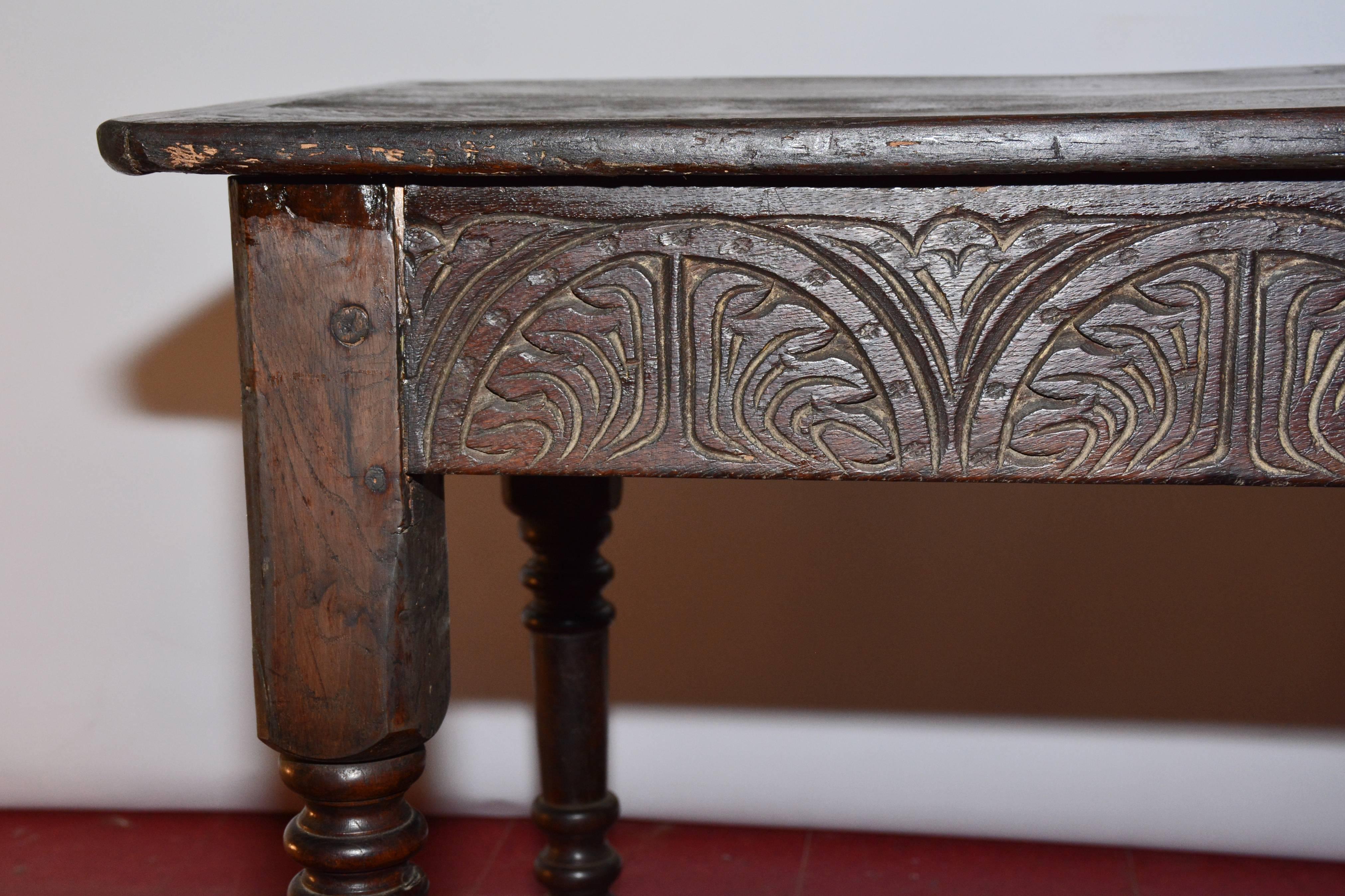 Jacobean-Revival Stained Oak Centre Table In Fair Condition For Sale In Sheffield, MA