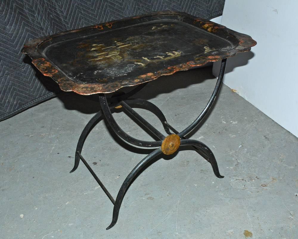 Tole painted Chinese chinoiserie style metal detachable tray table on metal stand. Can be used as coffee table, side table or serving table.