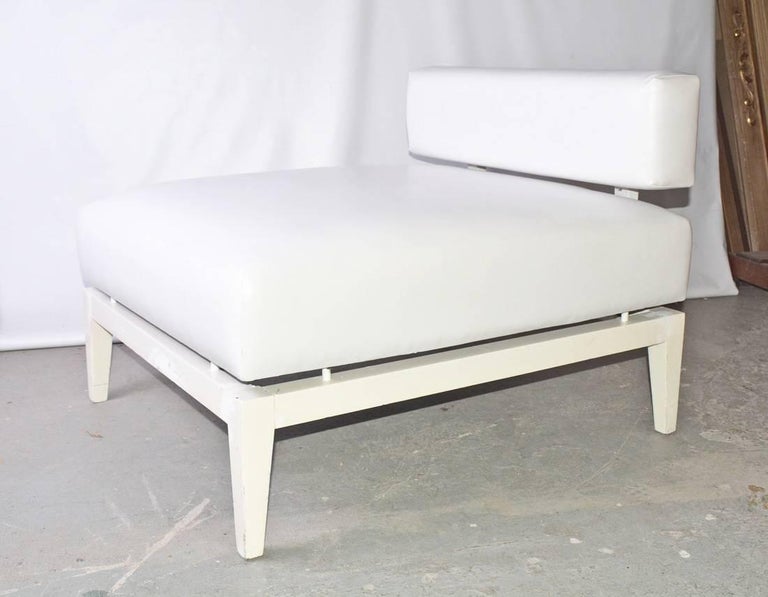 The contemporary chaise longue is extra wide and is upholstered in white leather and the frame is wood painted white.

 