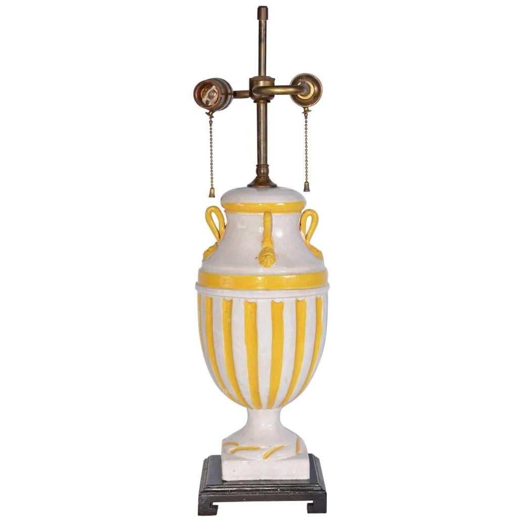 Italienische glasierte Keramik-Tischlampe im neoklassischen Stil