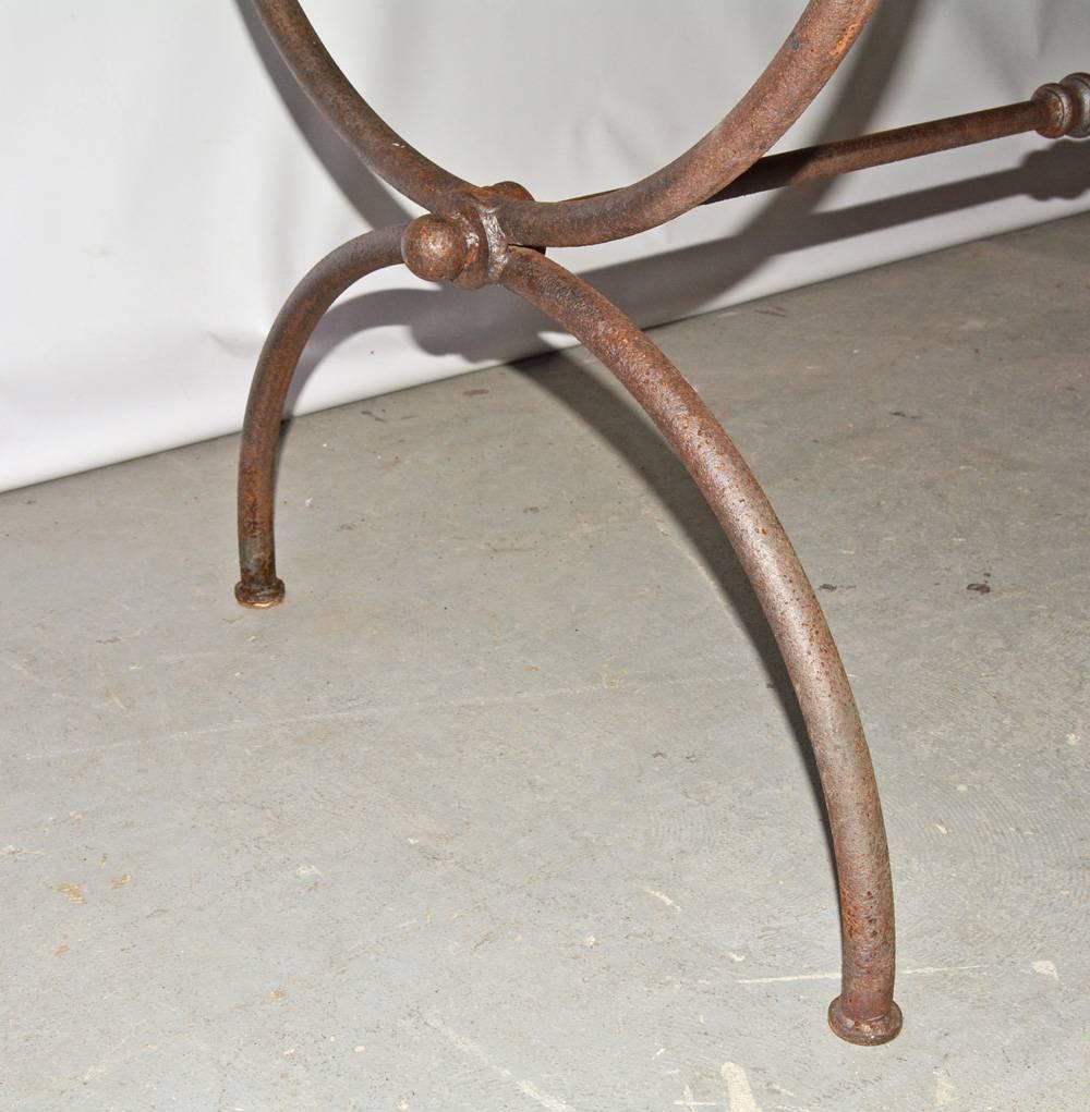Américain Table de salle à manger ovale avec base en métal