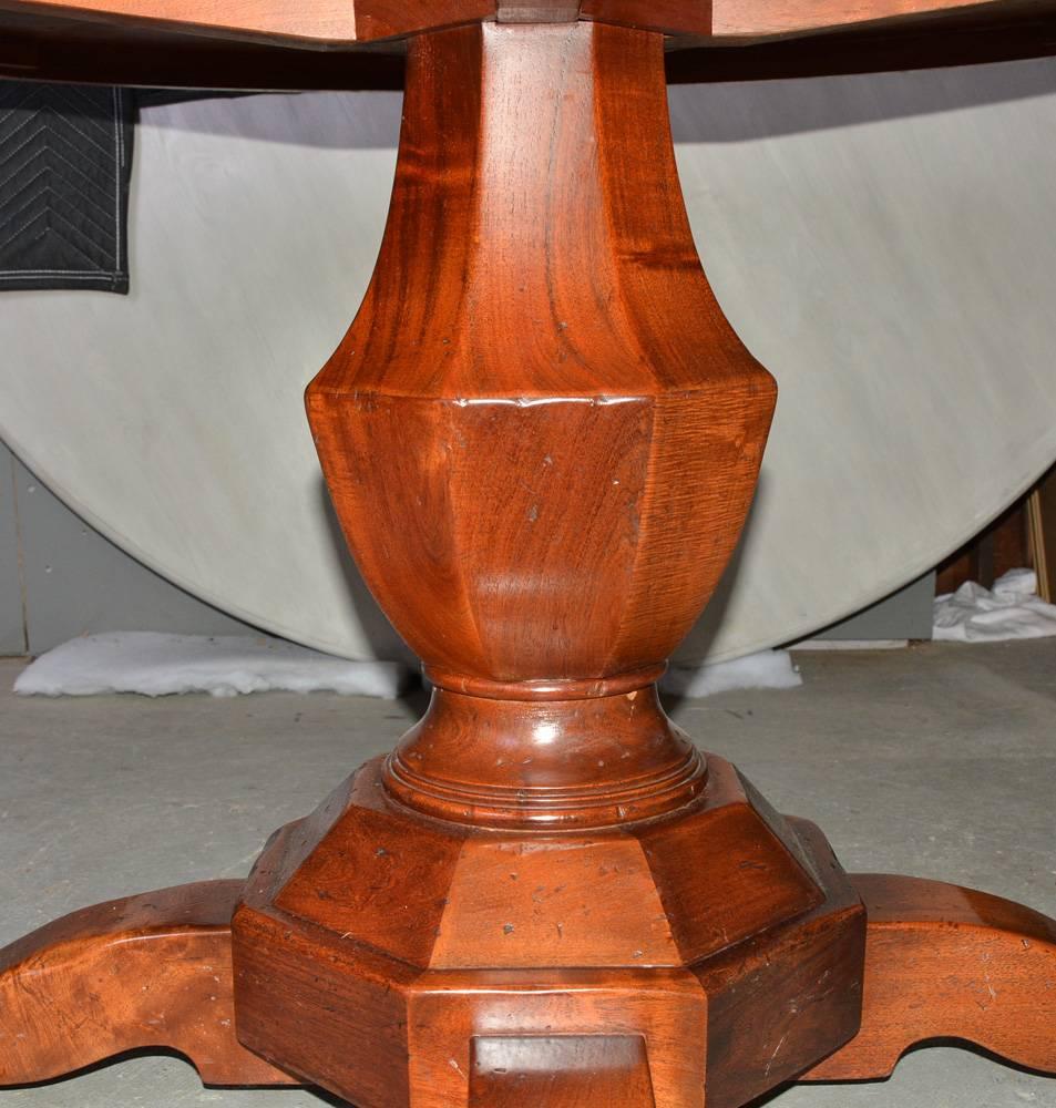 Regency Table ronde vintage pour salle à manger, bibliothèque ou conférence en bois en vente