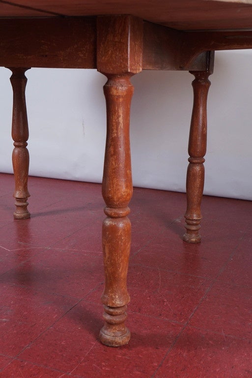 Antique Round Country Dining Table In Distressed Condition In Sheffield, MA