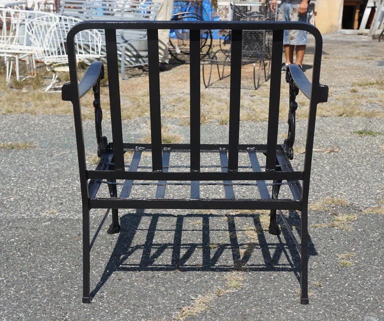 Vintage Outdoor Porch Lounge Chairs/Matching Table In Good Condition In Sheffield, MA