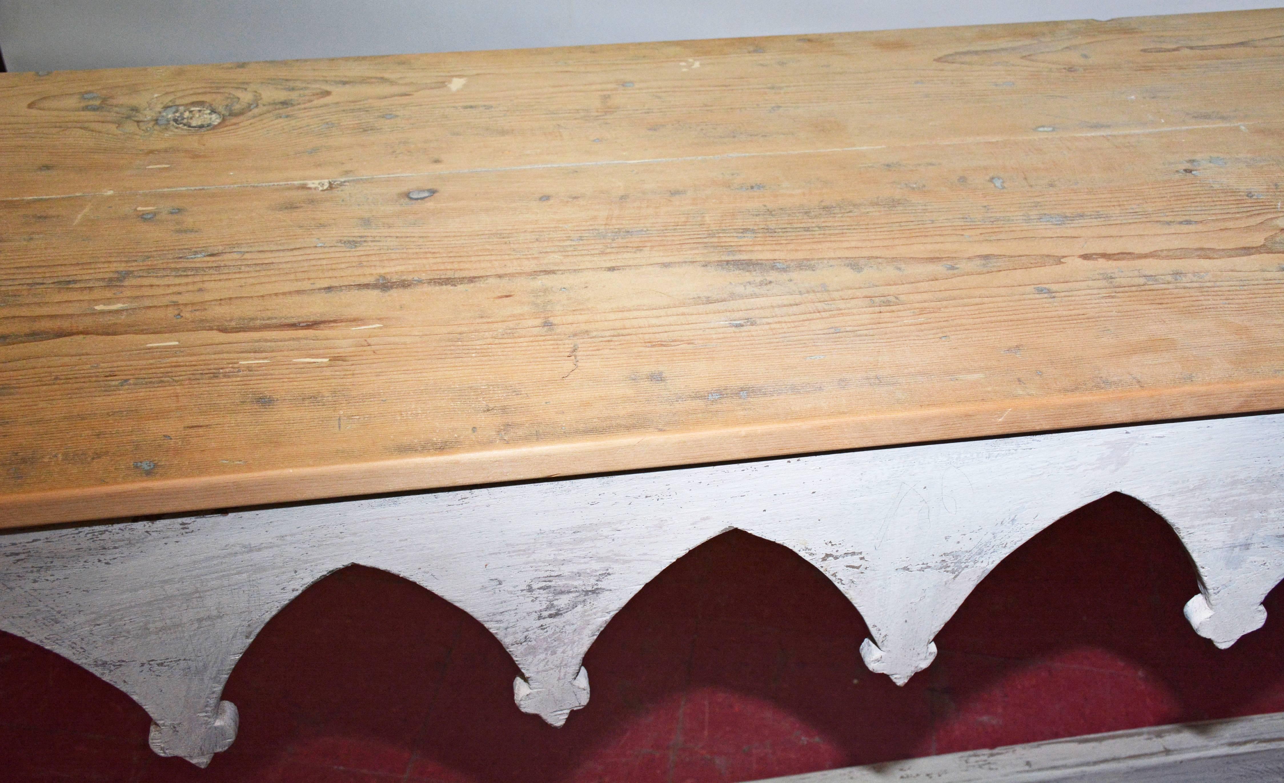 Rustic Regency-Style Console Table In Distressed Condition In Sheffield, MA