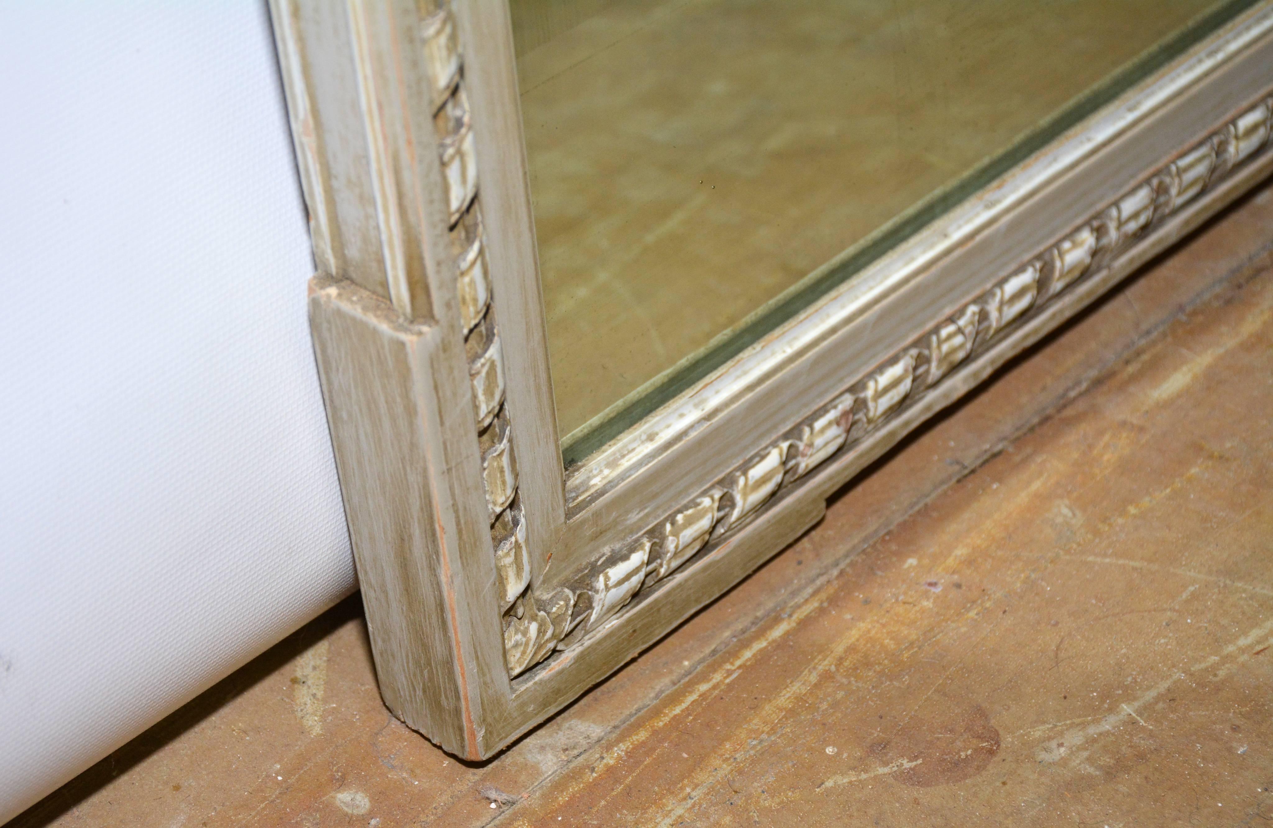 Neoclassical-Style Mirror In Good Condition In Sheffield, MA
