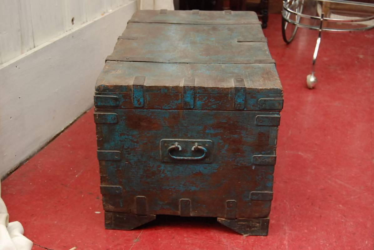 Wonderfully painted trunk with great hardware. Perfect for foot of bed, coffee table, toy storage or entry hallway bench.