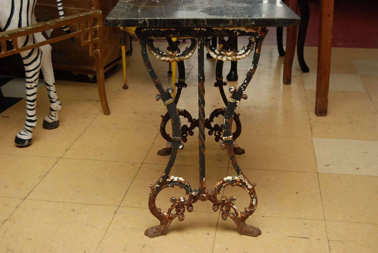Renaissance nordique Table d'appoint italienne de style Renaissance du XIXe siècle en vente