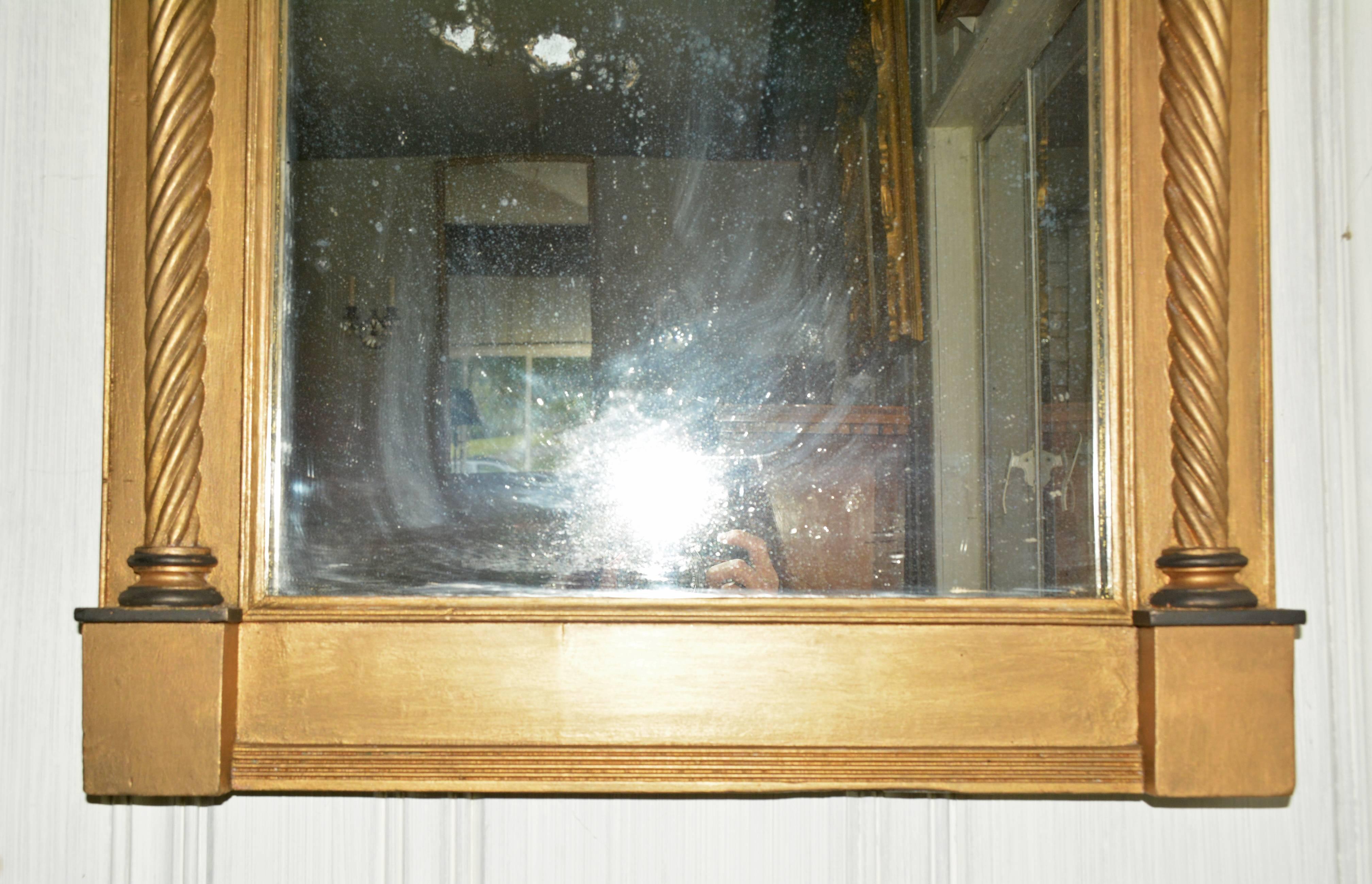Federal-Style Gilt Pier Mirror In Good Condition In Sheffield, MA