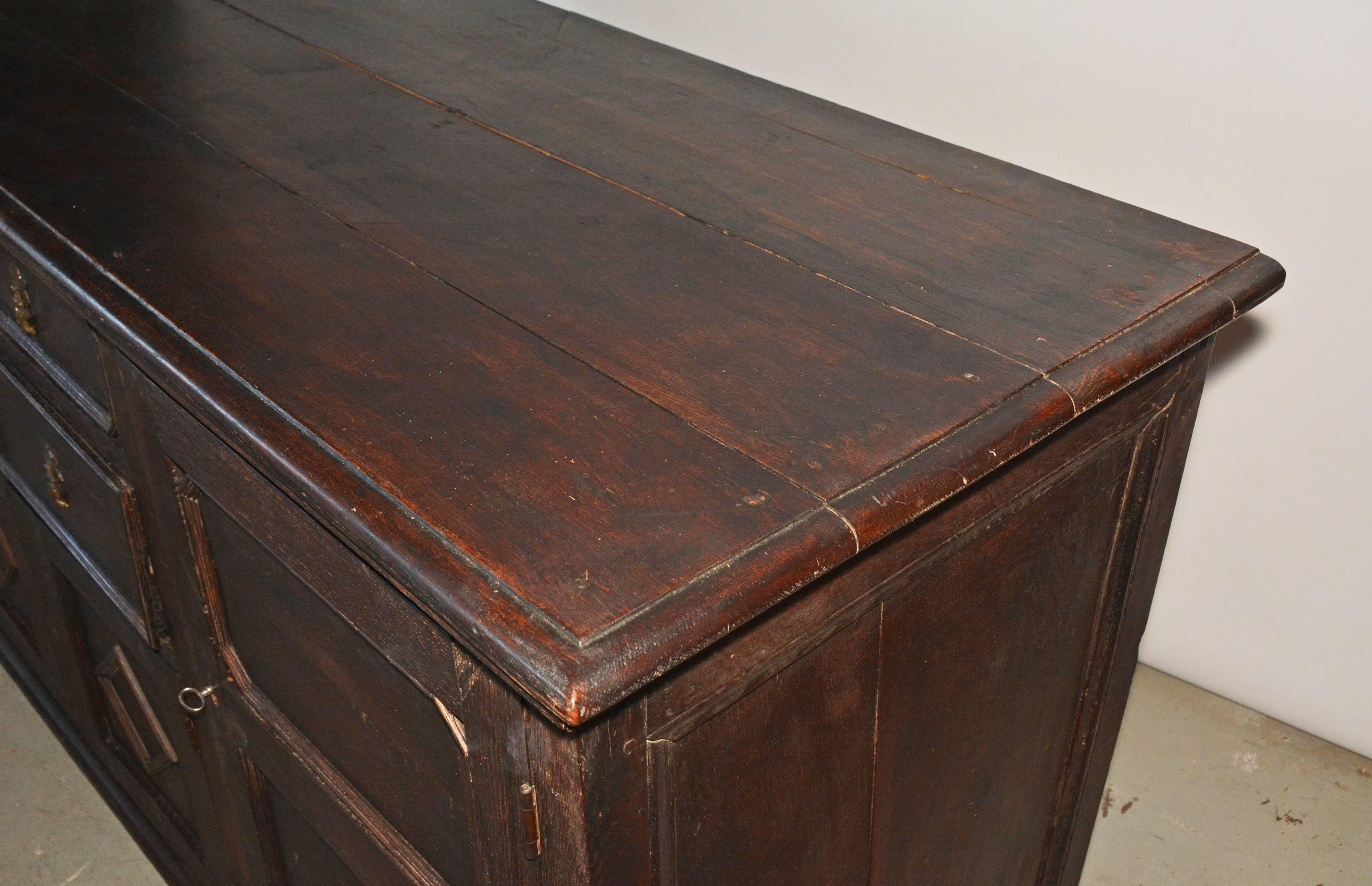 William & Mary Oak Sideboard In Good Condition For Sale In Sheffield, MA