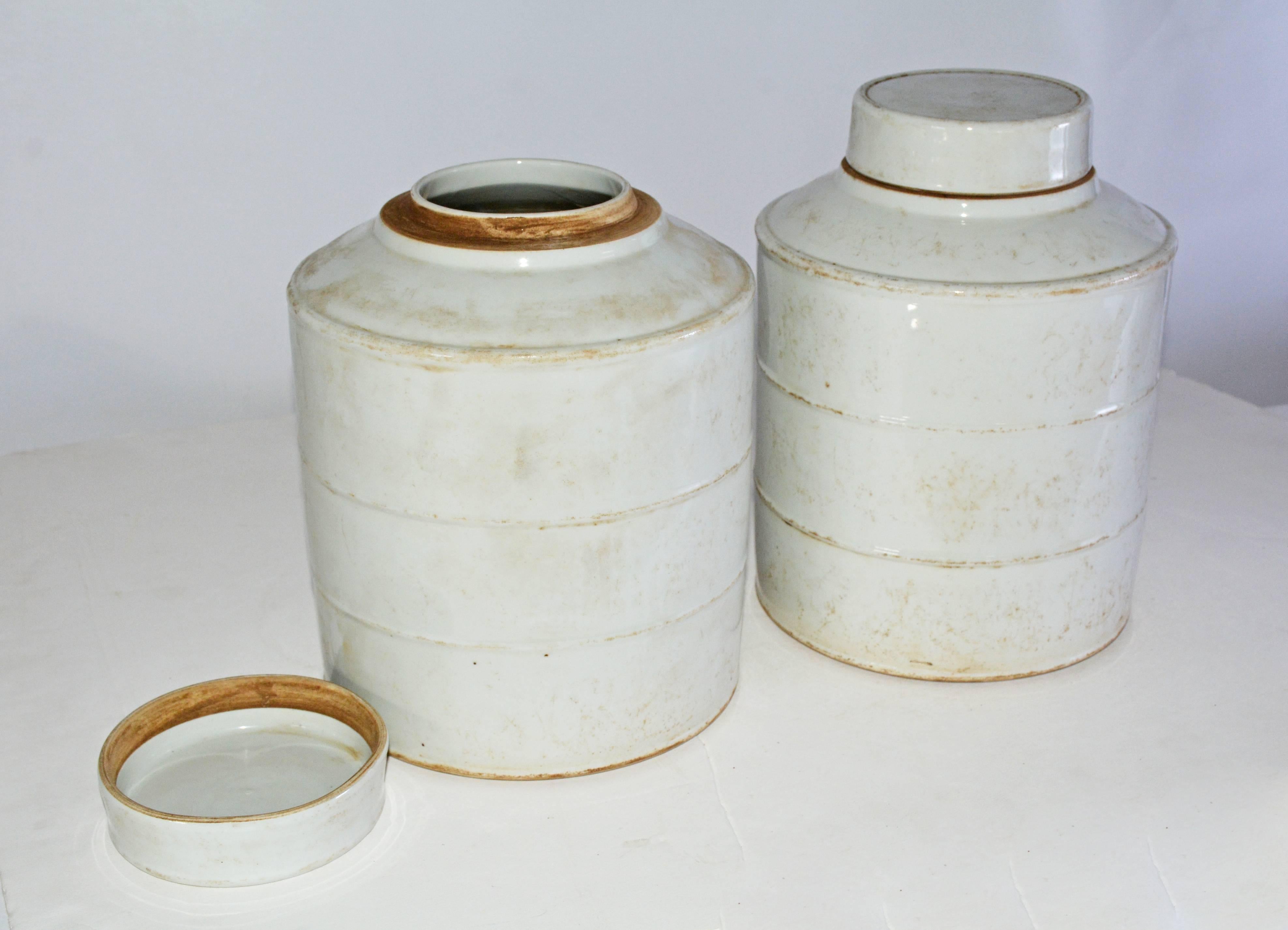 Pair of White Vintage Chinese Ginger Jars In Good Condition In Sheffield, MA