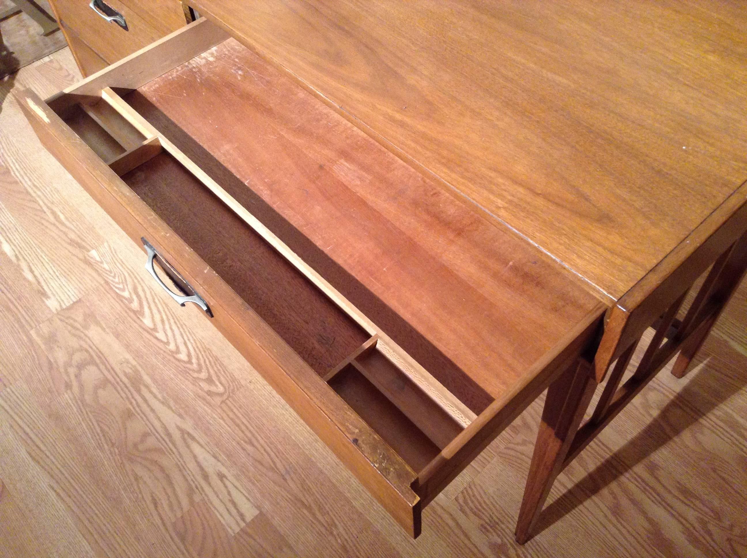 Mid-Century Office Desk In Good Condition In Sheffield, MA