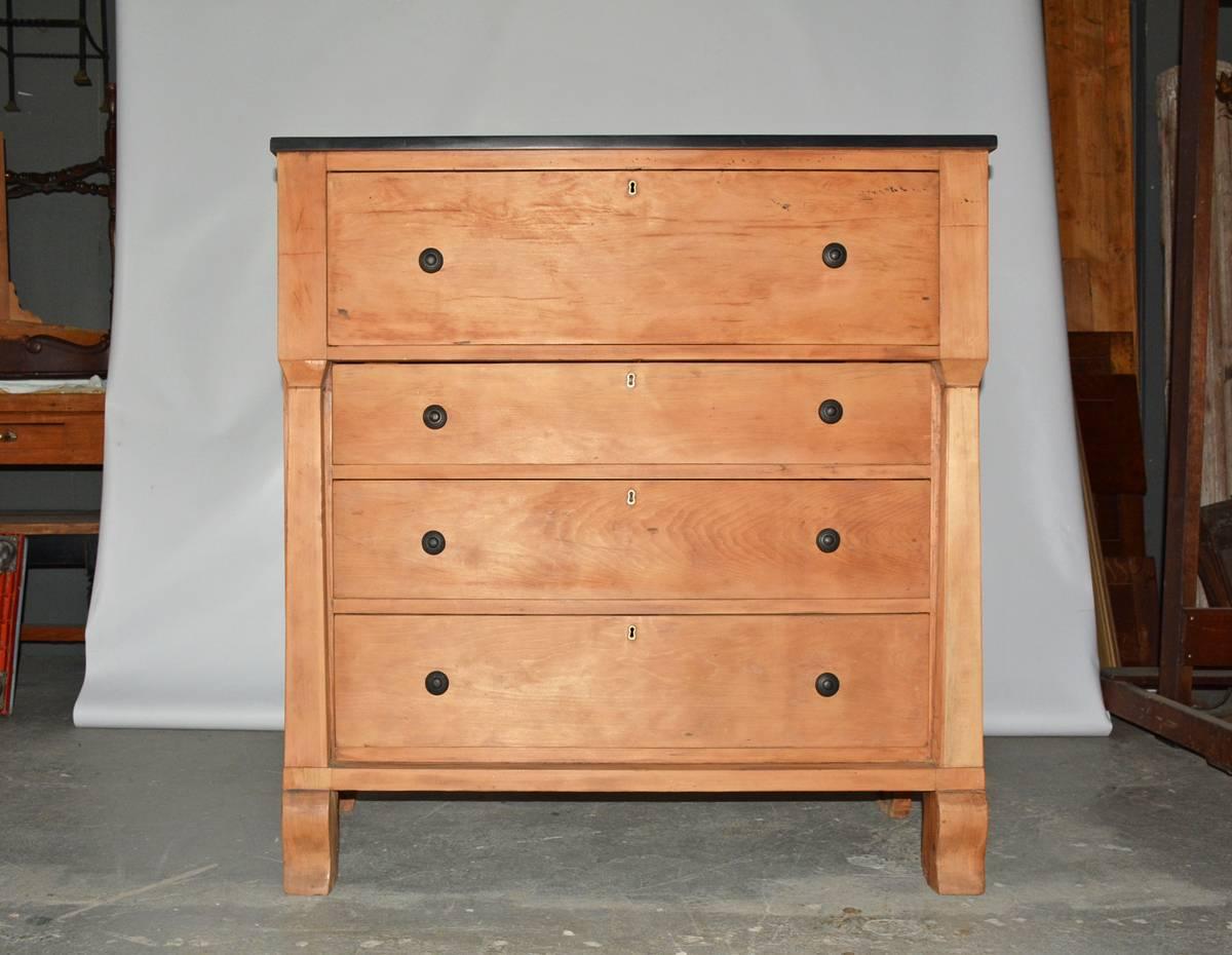 American Empire Style Chest of Drawers In Good Condition In Sheffield, MA