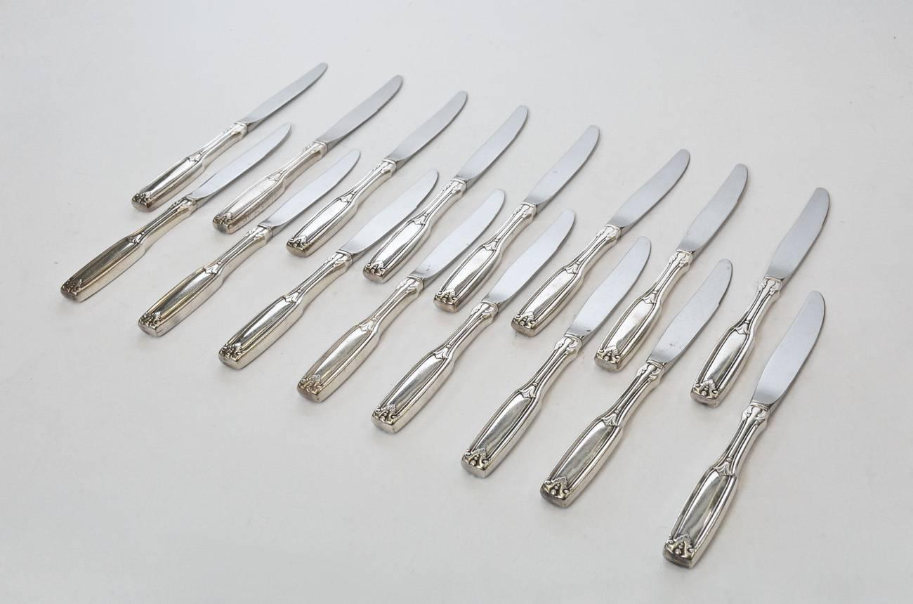 The 16 vintage hotel butter knives have silver plate handles decorated with leaves. The blades are stainless steel. See other matching pieces.