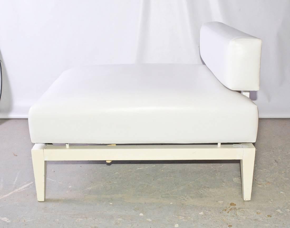 Mid-Century Modern Contemporary Leather Chaise Longue