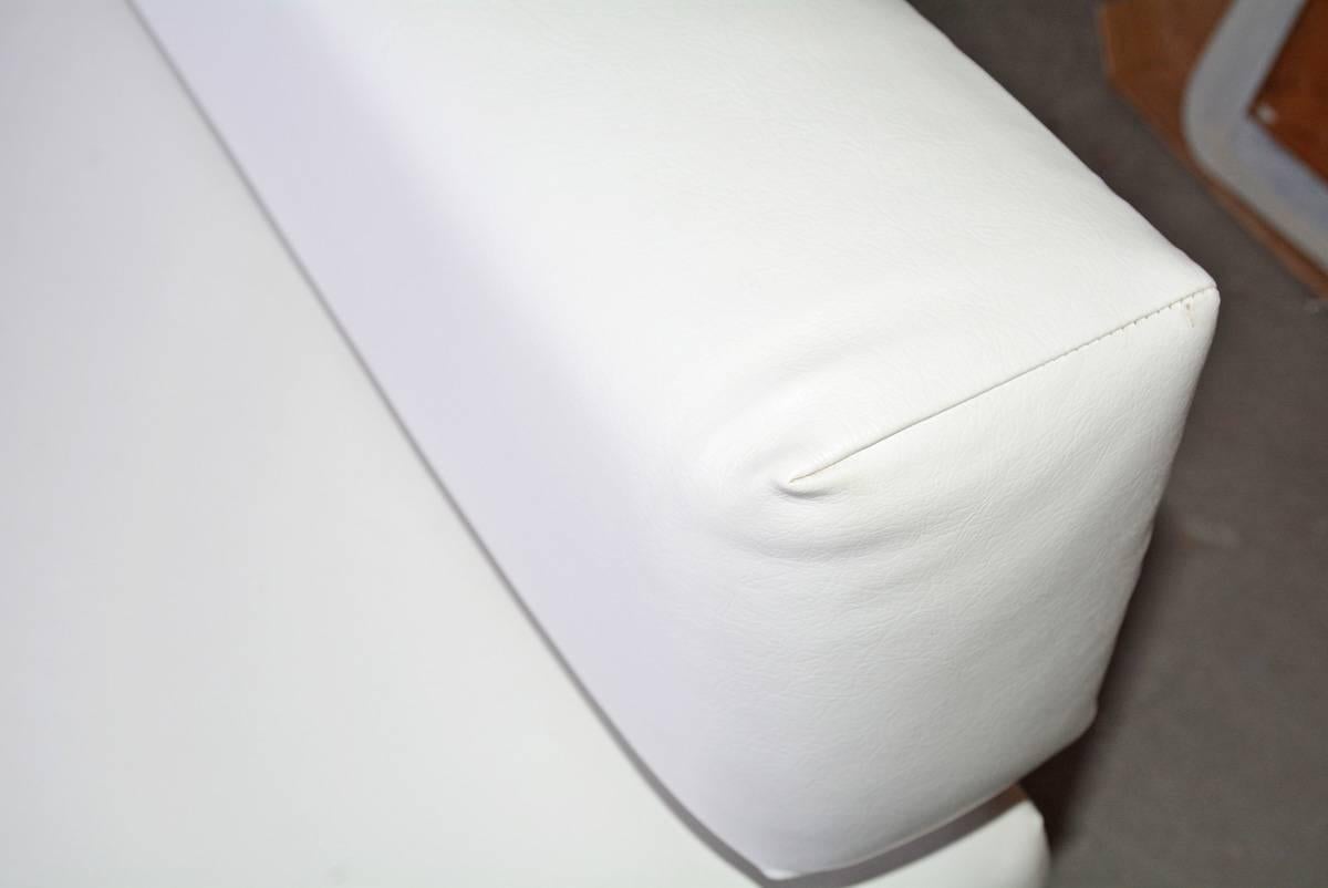 20ième siècle Chaise longue en cuir contemporaine