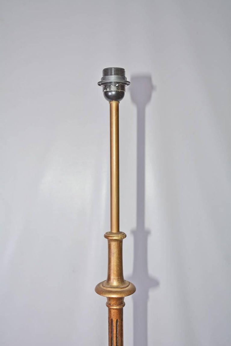 Italian Giltwood Standing Floor Lamp In Good Condition For Sale In Great Barrington, MA