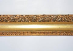 Cadre ancien en bois doré sur bois avec bordure florale moulée