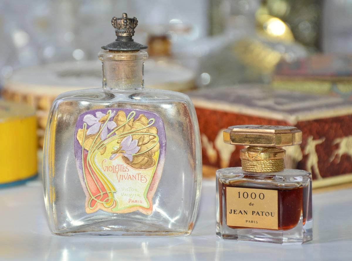 Collection of Vintage Perfume Bottles In Good Condition In Sheffield, MA