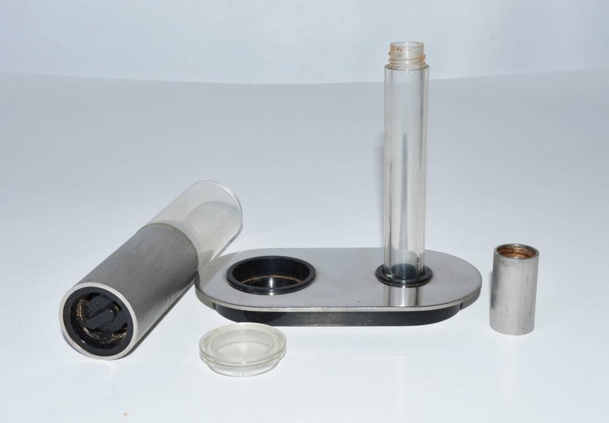 A masterfully designed modernist salt shaker and pepper grinder of impeccable quality made of Lucite and stainless by Cini & Nils, Italy, 1970s. 5.75