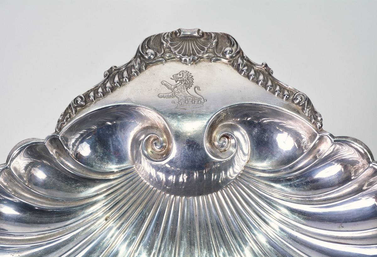 Pair of 19th Century British Silver Plated Scallop Shell Serving Dishes In Good Condition In Sheffield, MA