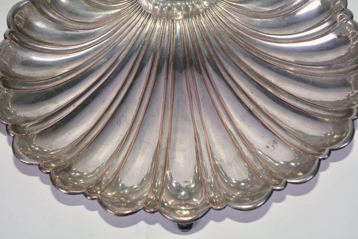 Pair of 19th Century British Silver Plated Scallop Shell Serving Dishes 1