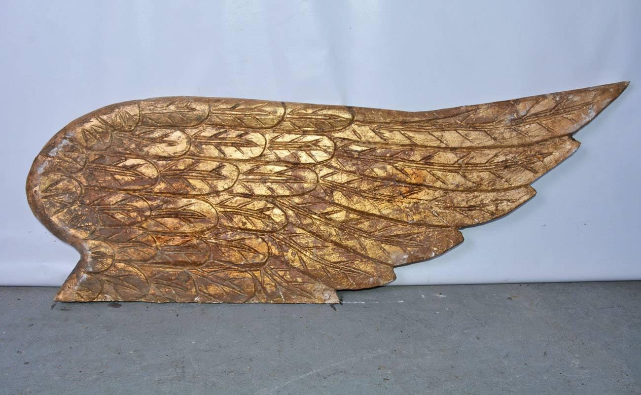 Pair of impressive angel wings. Hand-carved and gold gilded. Perfect as wall decoration or sculpture en relief.