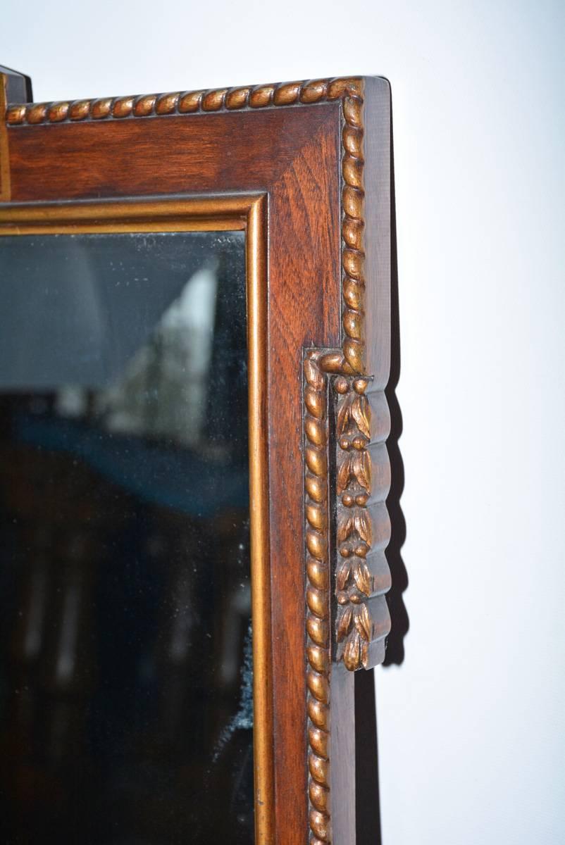 Neoklassischer Mahagoni-Spiegel im Vintage-Stil (Amerikanische Klassik) im Angebot
