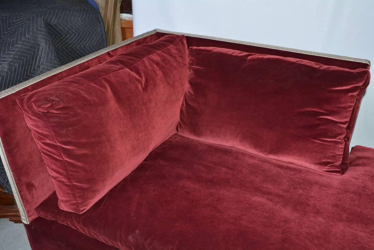 Machine-Made Contemporary Velvet-Covered Chaise Longue For Sale