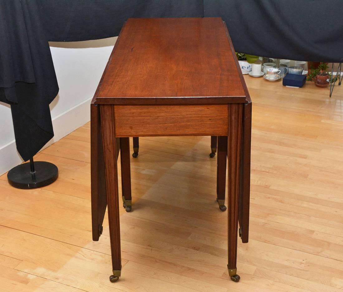 Chippendale Malborough Style Drop Leaf Table with D Ends In Good Condition For Sale In Sheffield, MA