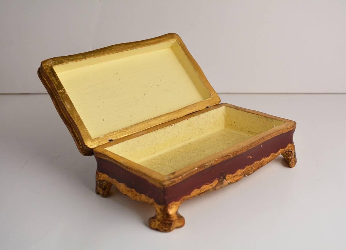 20ième siècle Boîte italienne vintage en bois peint et doré en vente