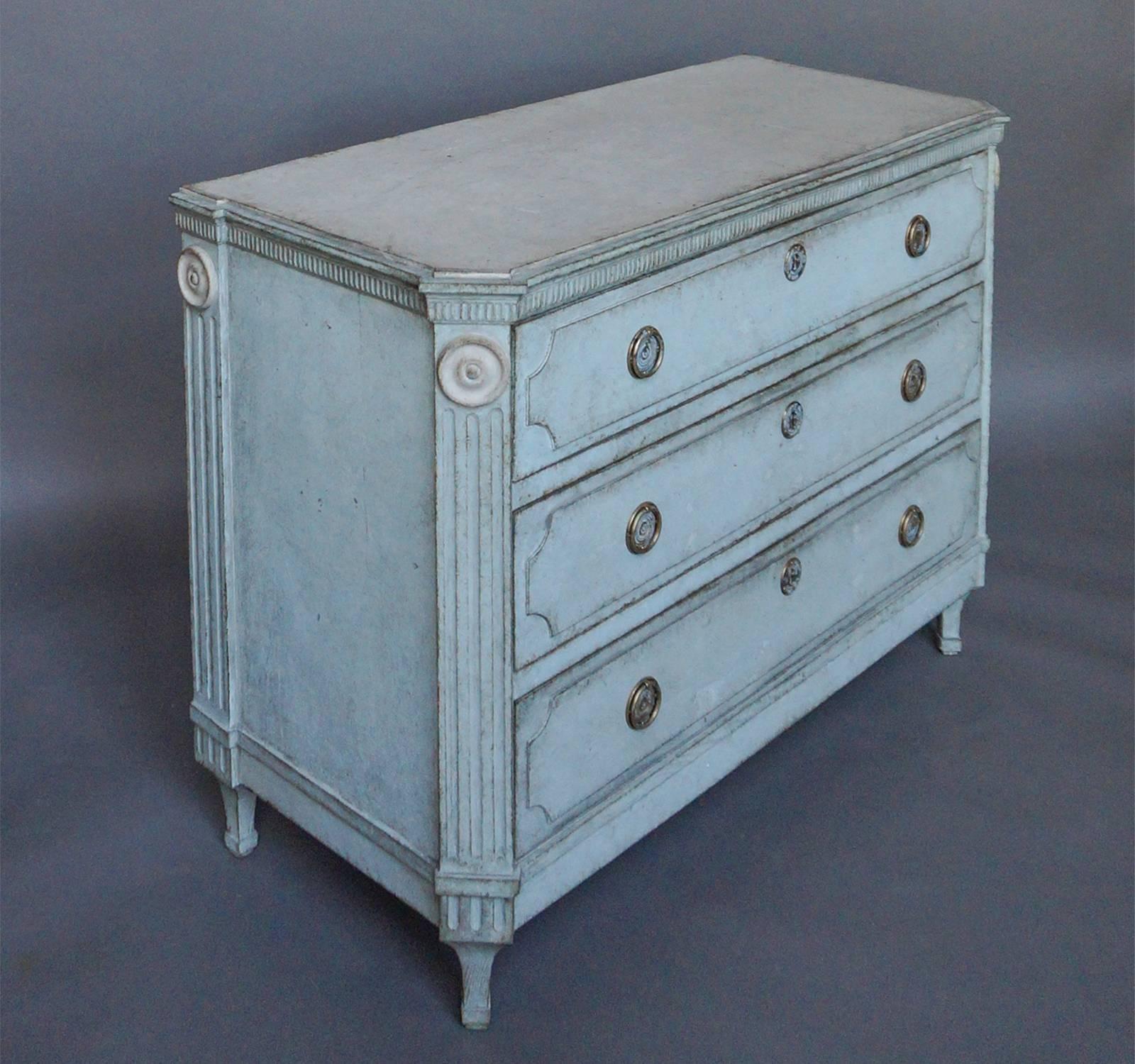 Swedish Three-Drawer Chest In Distressed Condition For Sale In Sheffield, MA
