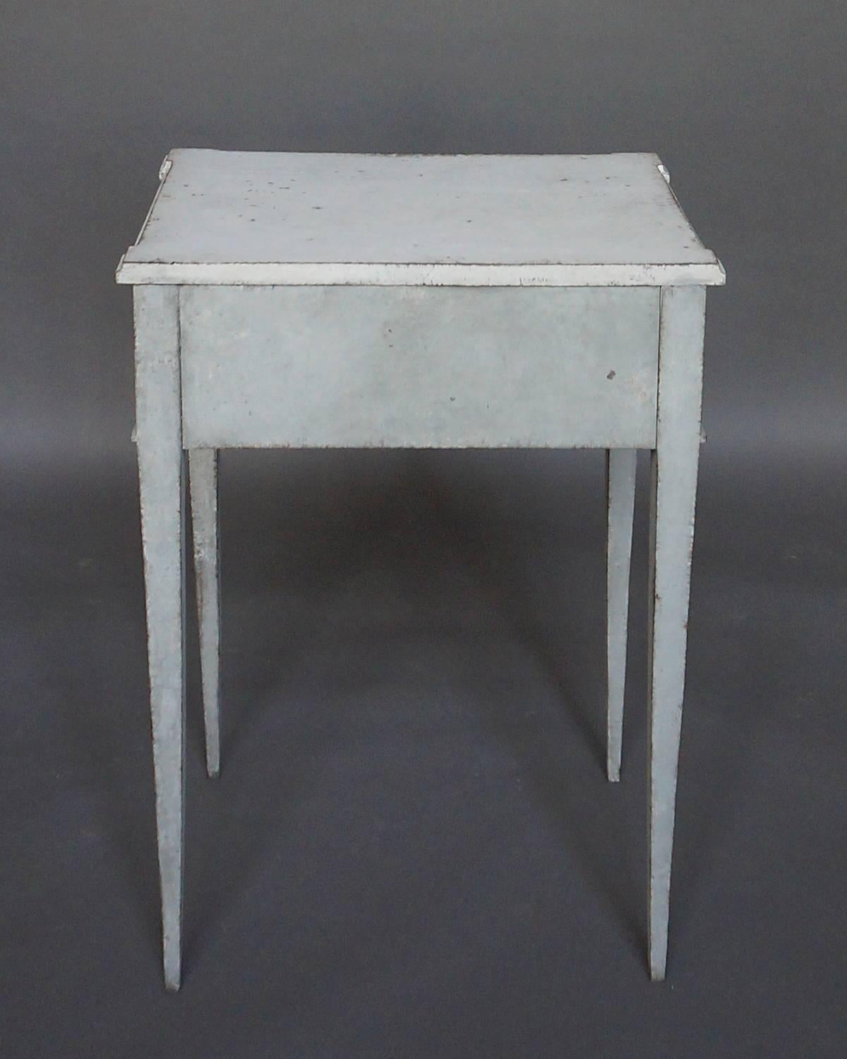 Gustavian Style Side Table In Distressed Condition For Sale In Sheffield, MA
