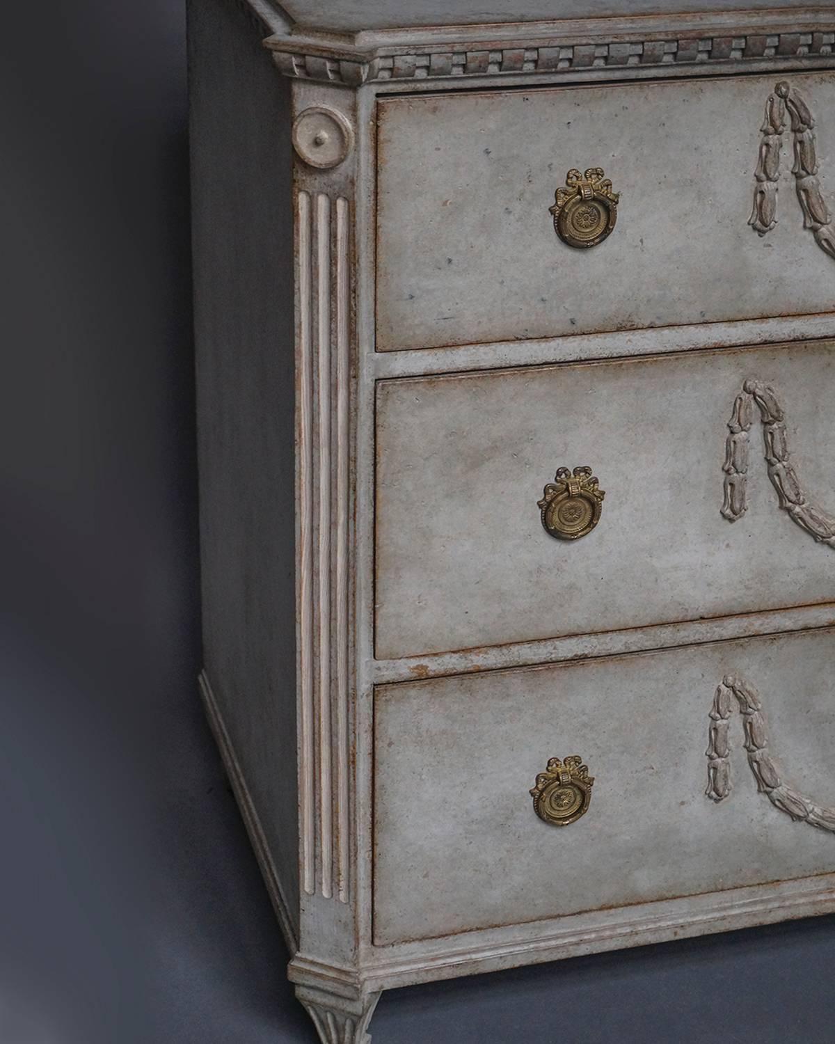 Carved Neoclassical Chest of Drawers with Beautiful Detail For Sale
