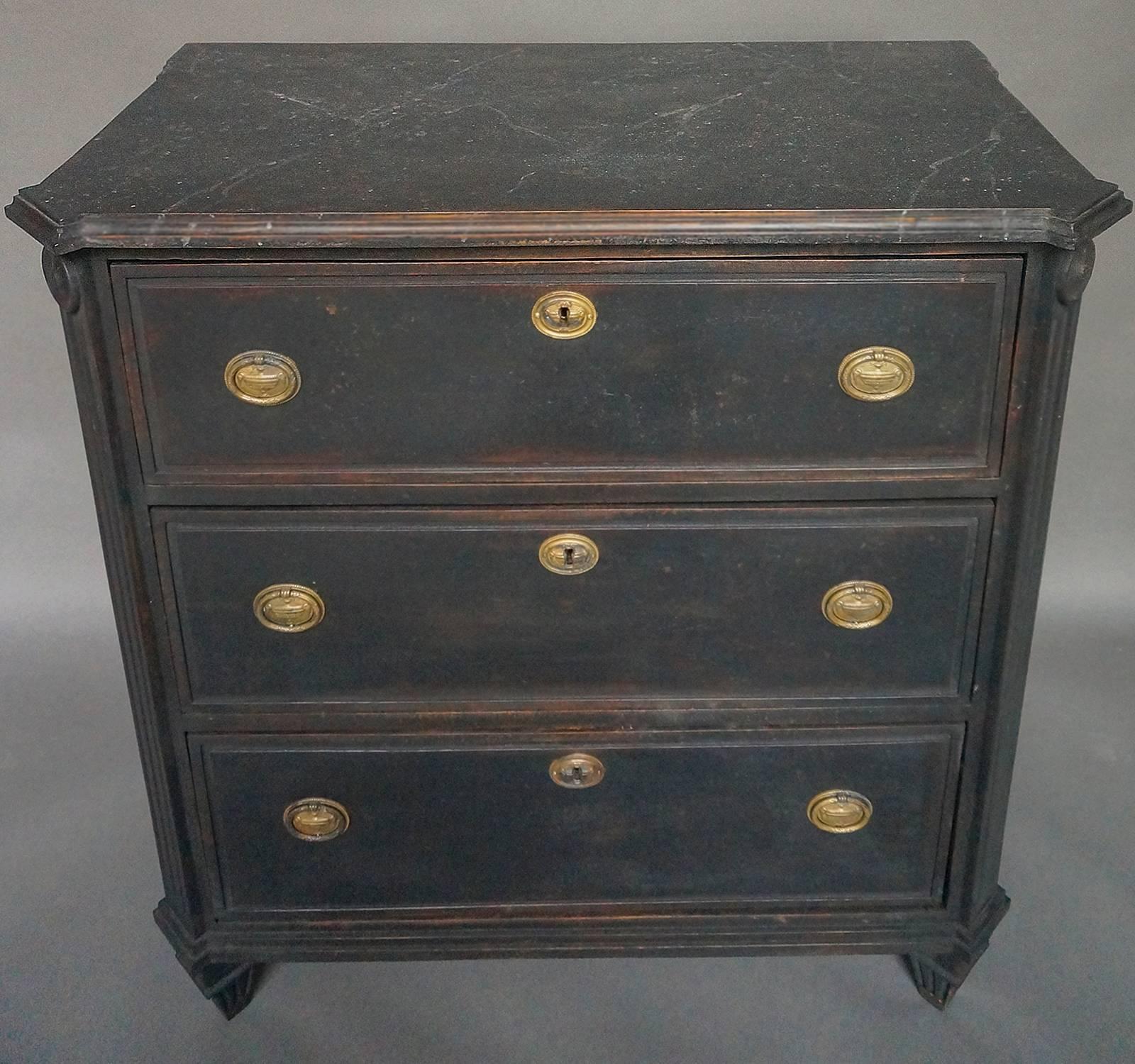 19th Century Swedish Neoclassical Commode For Sale