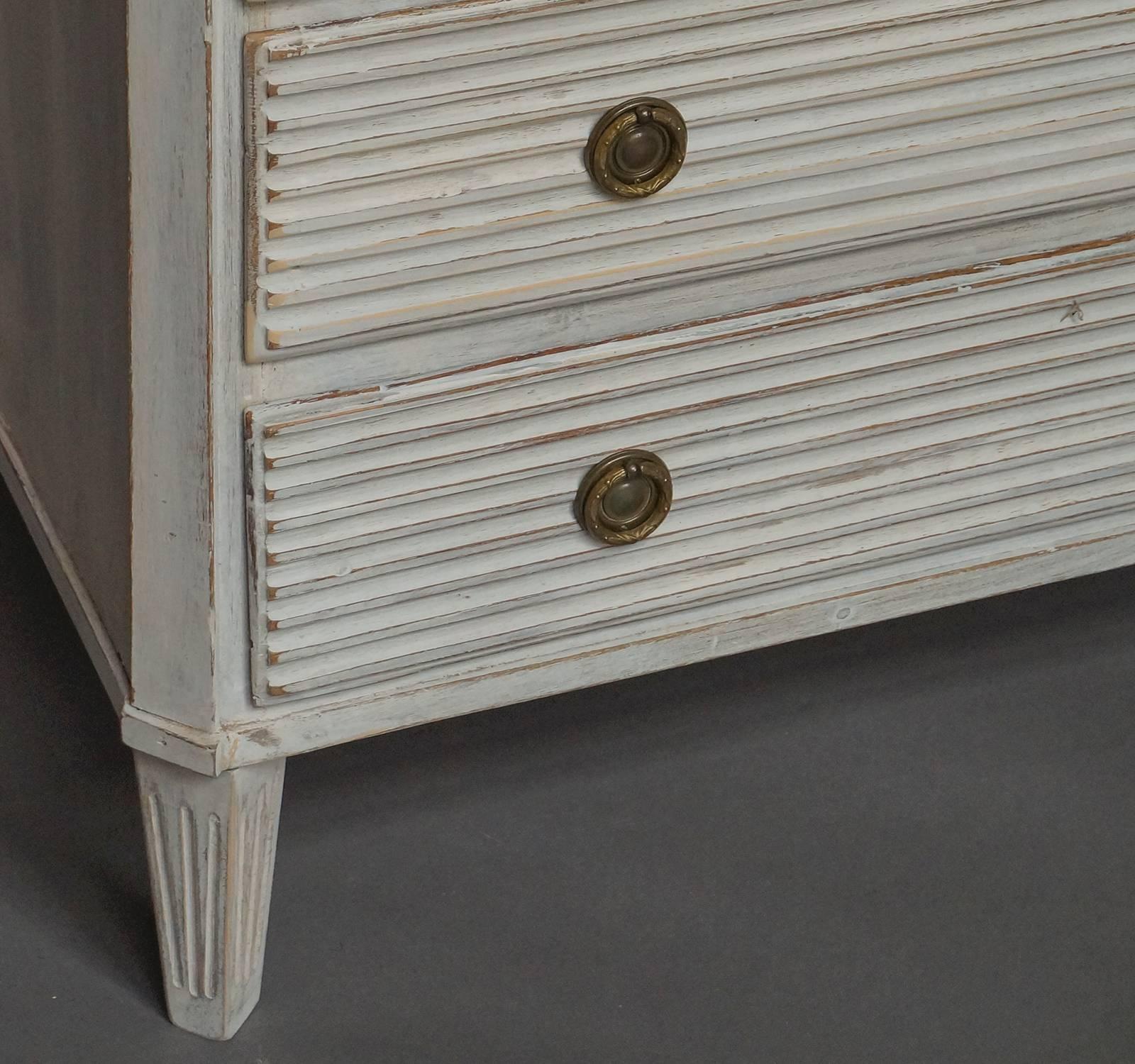 Period Gustavian Chest of Drawers In Excellent Condition For Sale In Sheffield, MA