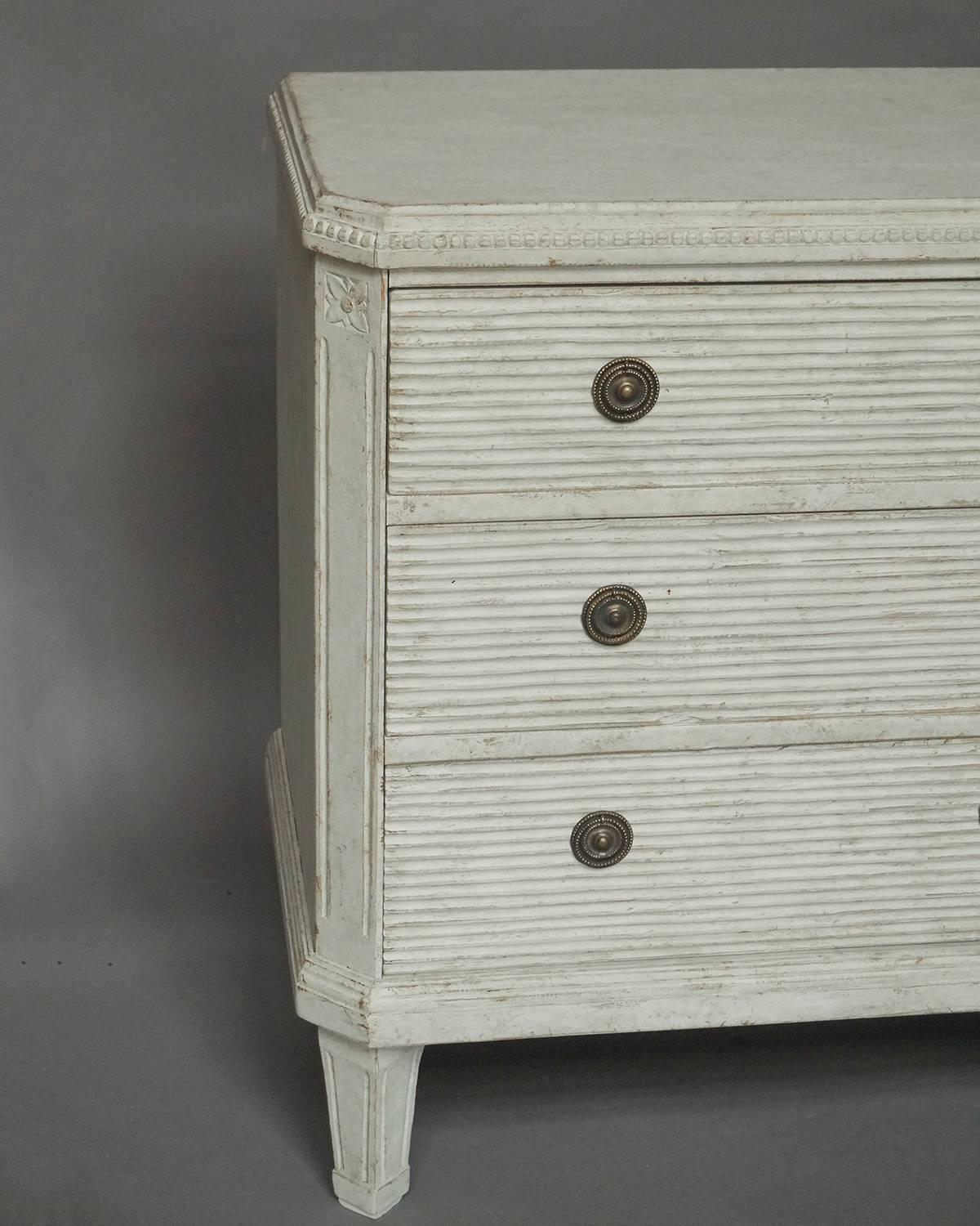 Gustavian Style Three-Drawer Chest In Excellent Condition For Sale In Sheffield, MA