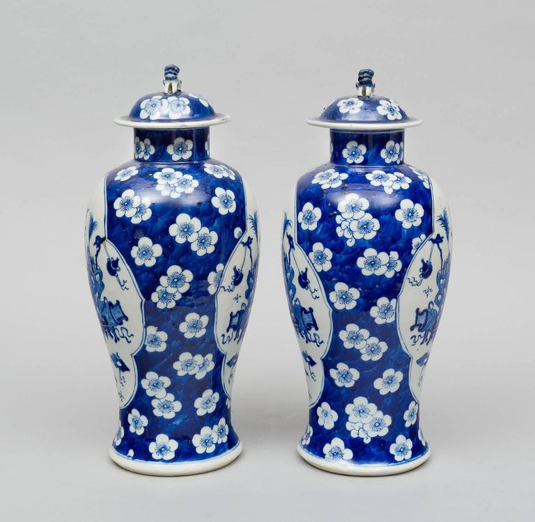 Pair of Chinese Vases with Lids For Sale at 1stdibs