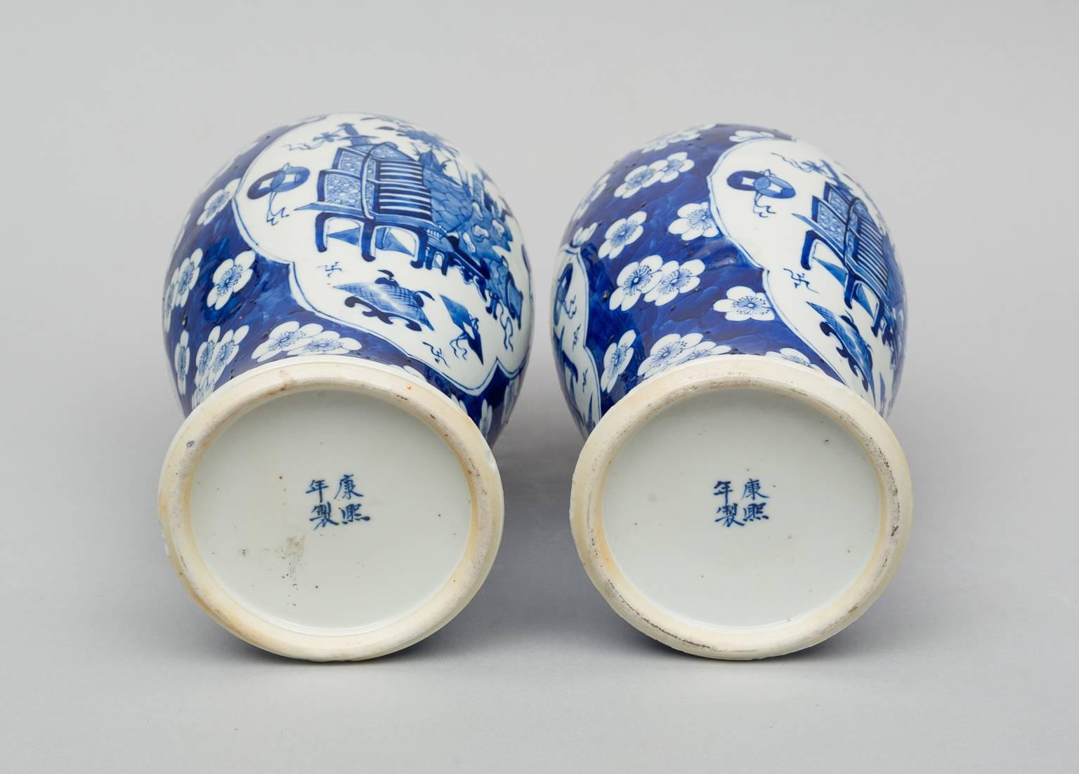 Late 19th Century Pair of Chinese Vases with Lids For Sale