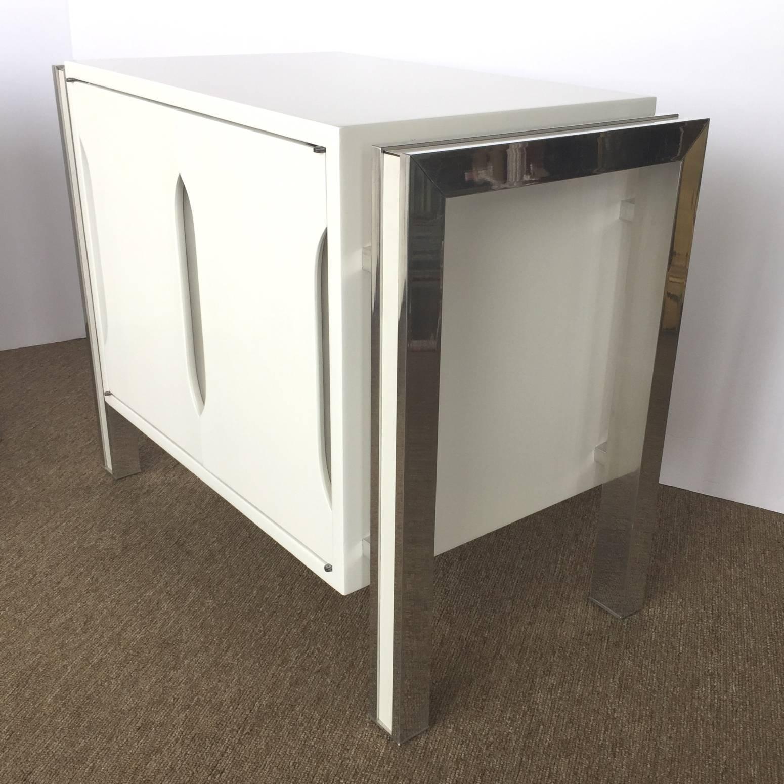 1970s Mod Pair of White and Chrome Night Stands 1