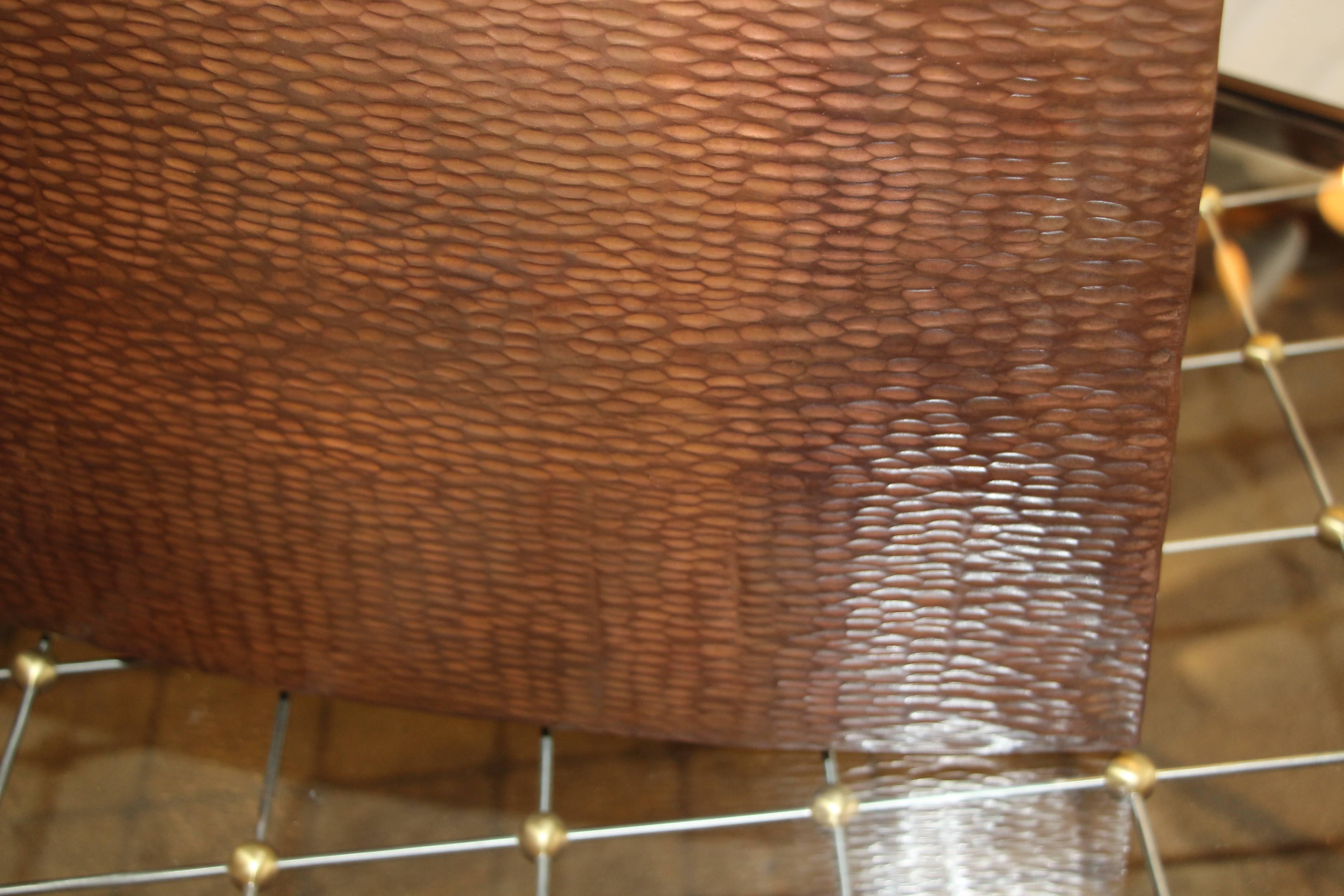 Américain Vase saule martelé en cuivre de Robert Kuo vendu par Steve Chase en vente