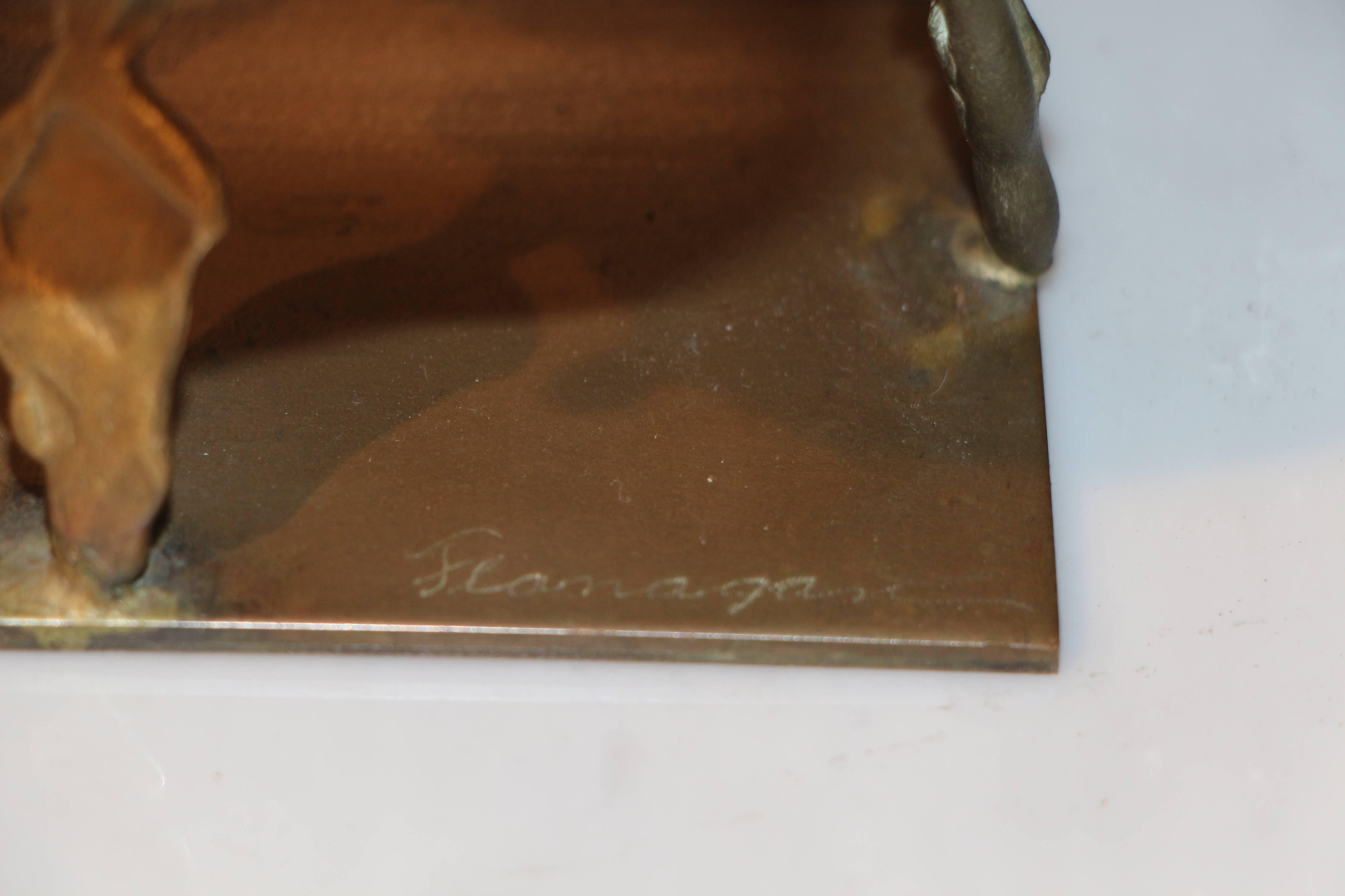 Eine wunderbare, skurrile Bronze, die wie ein Hase aussieht, signiert von Flanagan. Wir glauben, dass es von dem bekannten walisischen Künstler Barry Flanagan stammen könnte. Es stammte aus einem prominenten Anwesen im Bundesstaat New York.