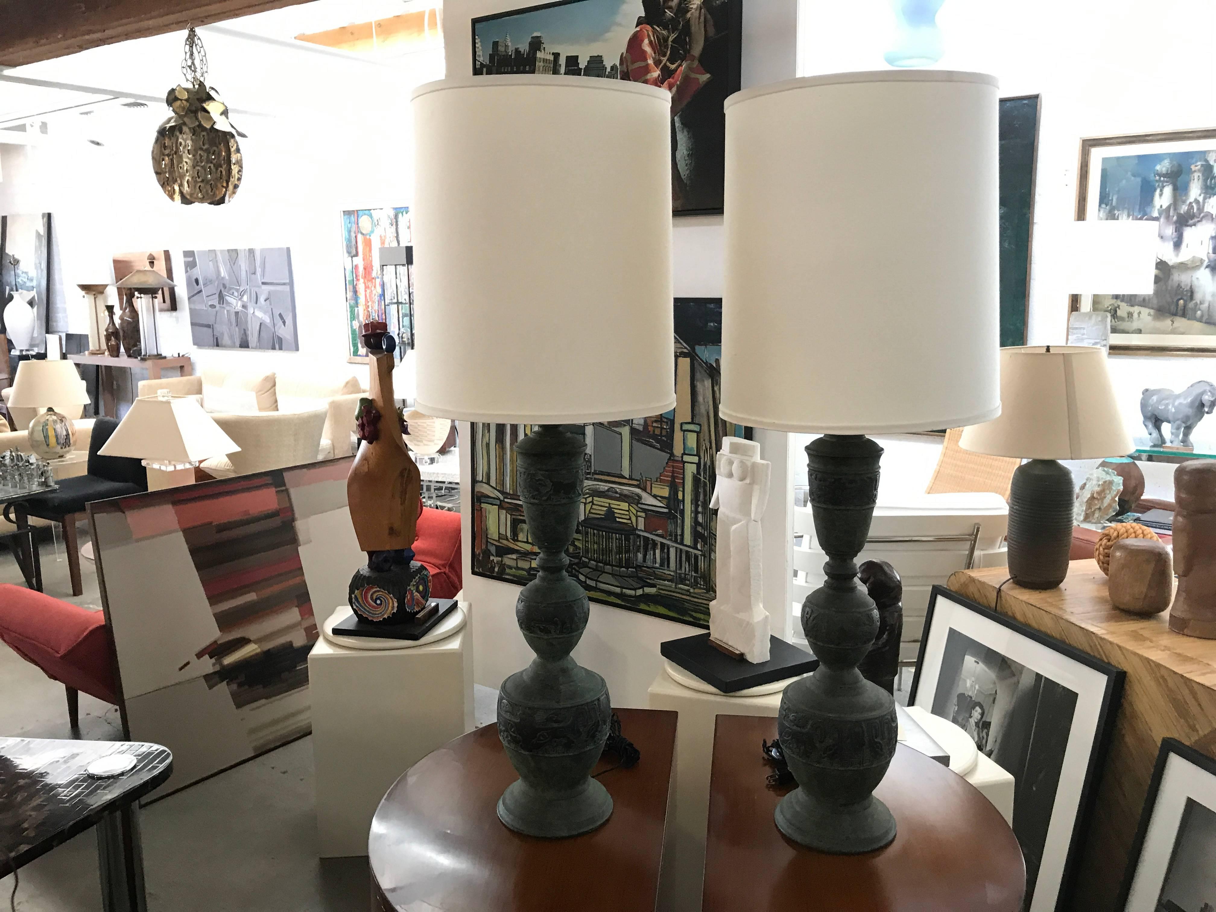 Pair of Chinese Motif Metal Lamps with Great Patination In Good Condition In Palm Springs, CA